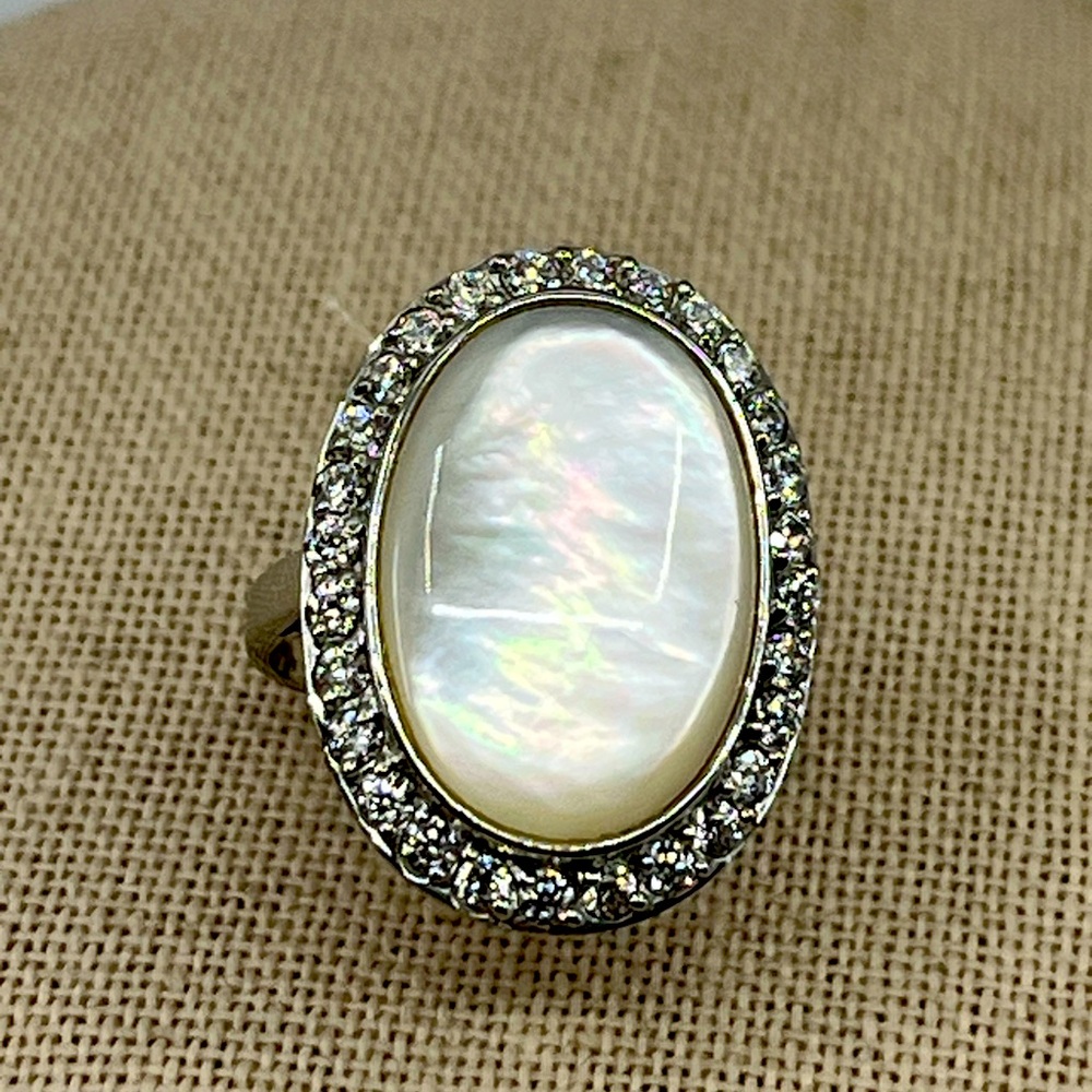 Vintage Mother-of-Pearl Oval Ring with Cubic Zirconia Halo – Size 7